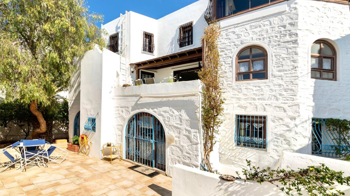 Kale Karşısında Kumbahçe'de Muhteşem 4+1 Kiralık Villa